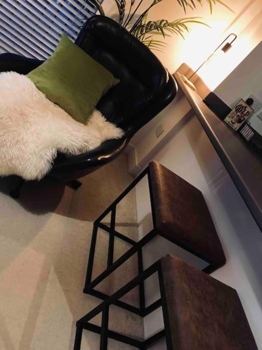 Luxury 2 Bedroom Waterfront Apartment With Balcony 뉴포트 외부 사진